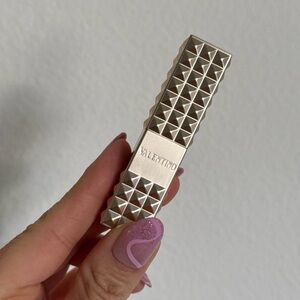 Valentino 
Spike Valentino Buttery Matte Lipstick
